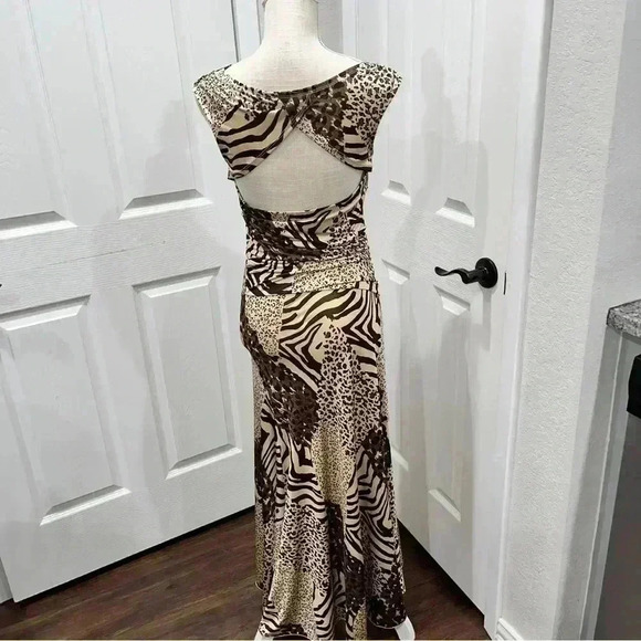 Umgee mixed animal print, maxi dress.  Sleeveless w high cut front, cut out back - Picture 2 of 8